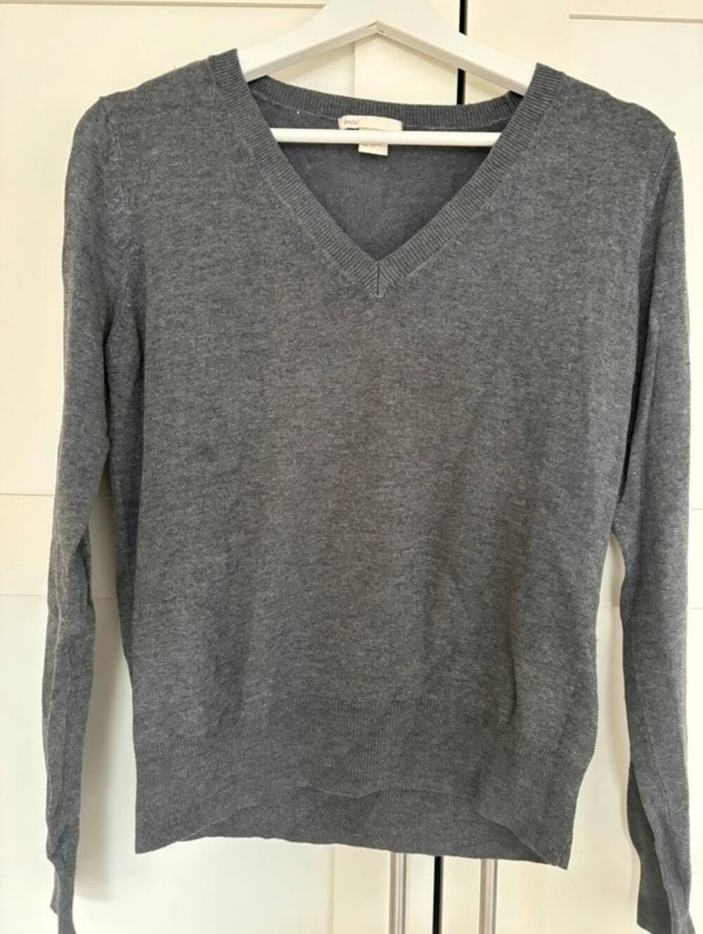 H&M Women’s V-Neck Sweater - Gray